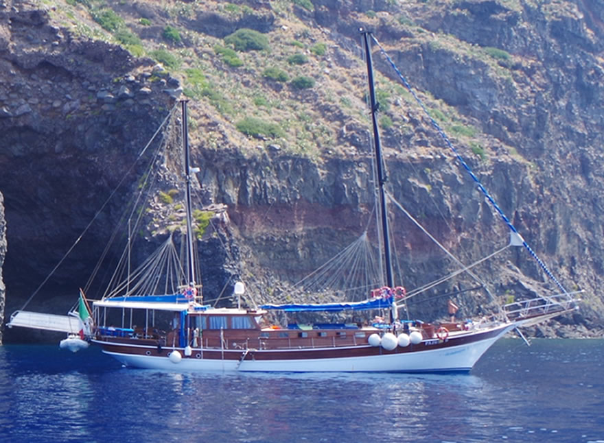 Turkish gulet private day tours in Sicily, Aeolian Islands, Aegadian Islands, Taormina, Milazzo, Palermo