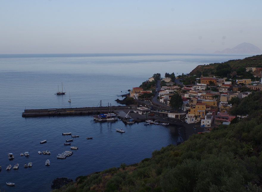 Exclusive day cruises and sailing excursions around Salina, Aeolian Islands