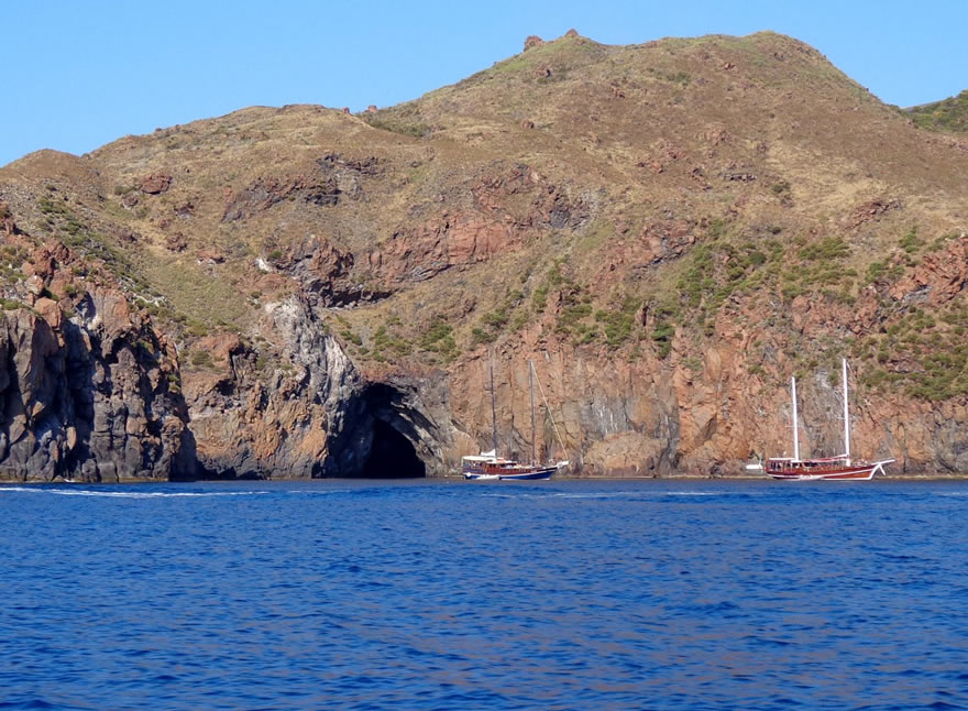 Exclusive day cruises and sailing excursions around Vulcano, Aeolian Islands